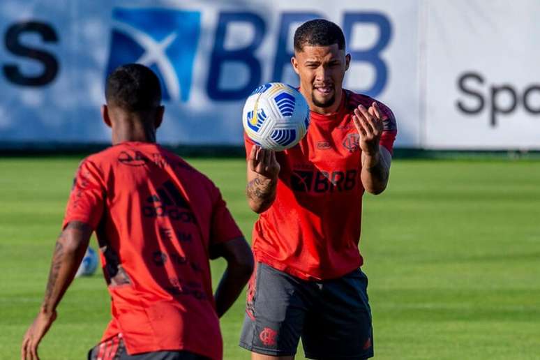 Vitor Gabriel será titular pelo Flamengo pela primeira vez com Renato Gaúcho (Foto: Marcelo Cortes/Flamengo)