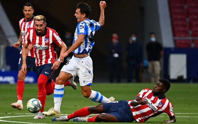 Atlético de Madrid e Real Sociedad enfrentam-se neste domingo (Foto: GABRIEL BOUYS / AFP)