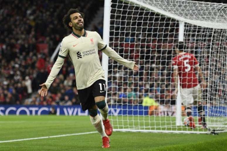 Salah marcou hat-trick na vitória do Liverpool (Foto: OLI SCARFF / AFP)