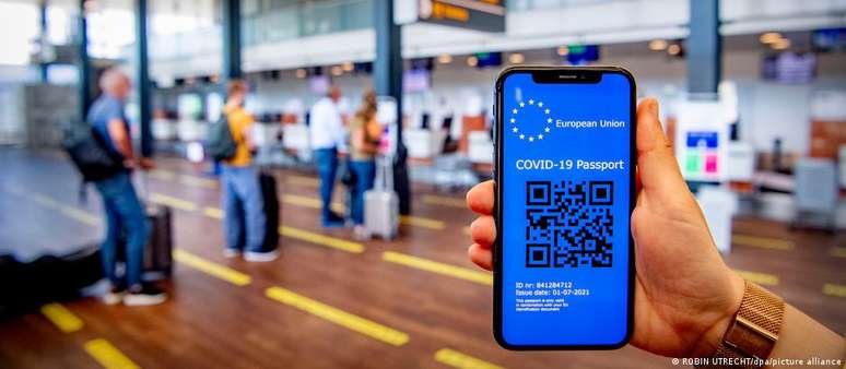 Entrada em vários estabelecimentos na Alemanha só é permitida com passaporte digital de vacinação pu comprovação de teste negativo