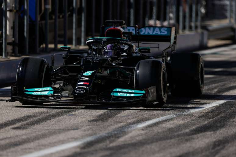 Lewis Hamilton foi com pneus duros novos para o stint final 