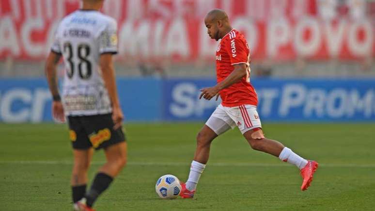 Patrick recebeu vermelho contra o Corinthians e será uma das baixas do Colorado (Foto: Divulgação / Internacional)