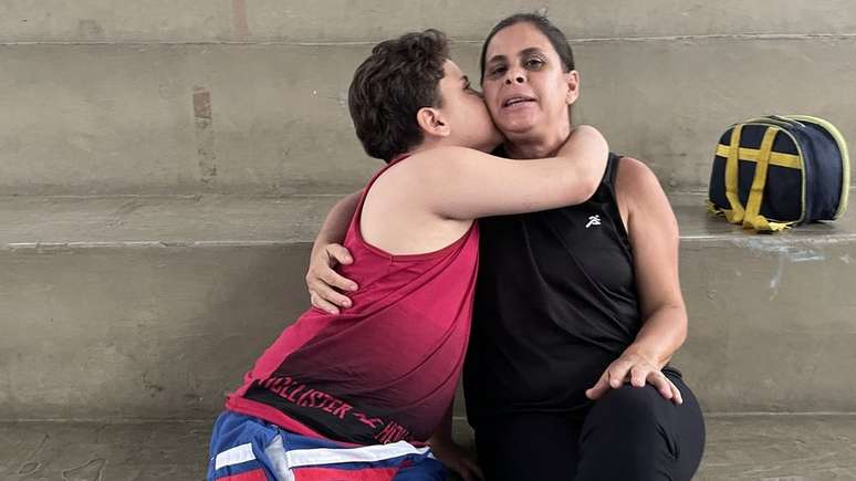 Ana Paula com o filho Luiz Filipe: isolamento também afetou a rotina do menino