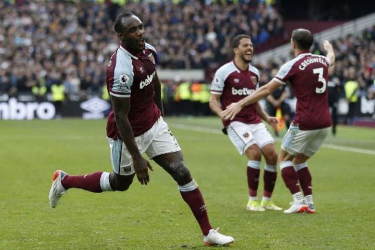 Antonio decidiu partida contra o Tottenham pelo West Ham (IAN KINGTON / AFP)