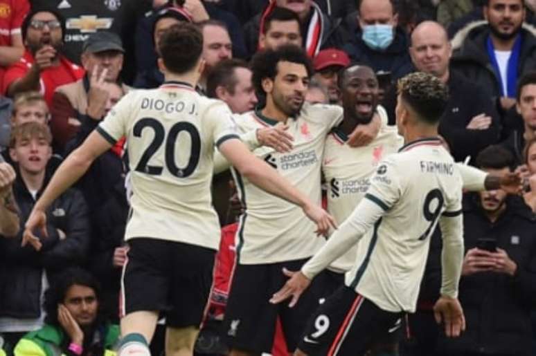 Com três de Salah, Liverpool goleou o Manchester United por 5 a 0 em Old Trafford (Foto: OLI SCARFF / AFP)