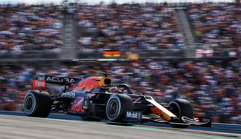 Verstappen conduz seu Red Bull pelo Circuito das Américas