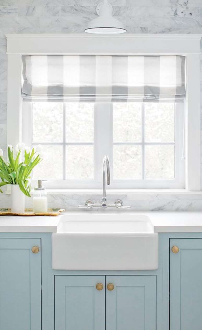 53. Cozinha azul claro com cuba de cozinha sobrepor – Foto Style at Home