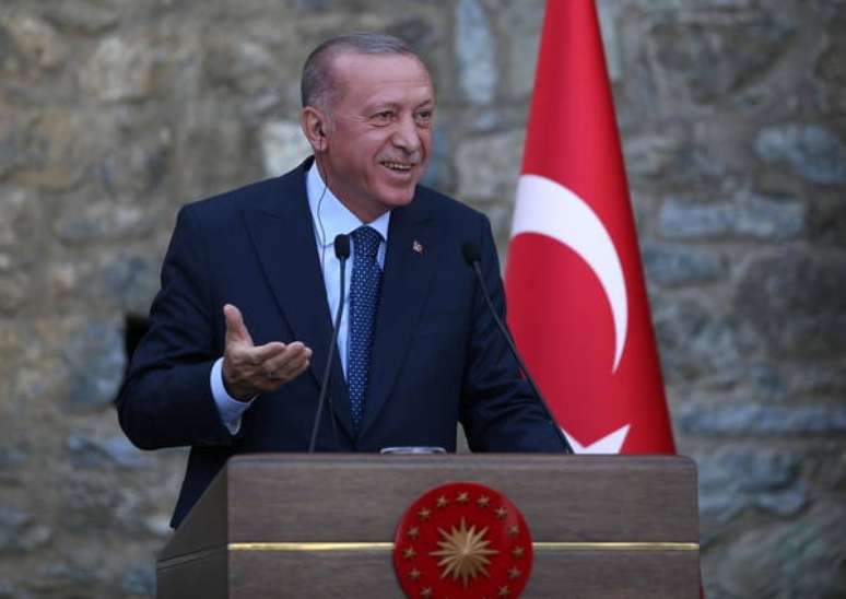 Erdogan desiste de expulsar embaixadores dos EUA e mais 9 países