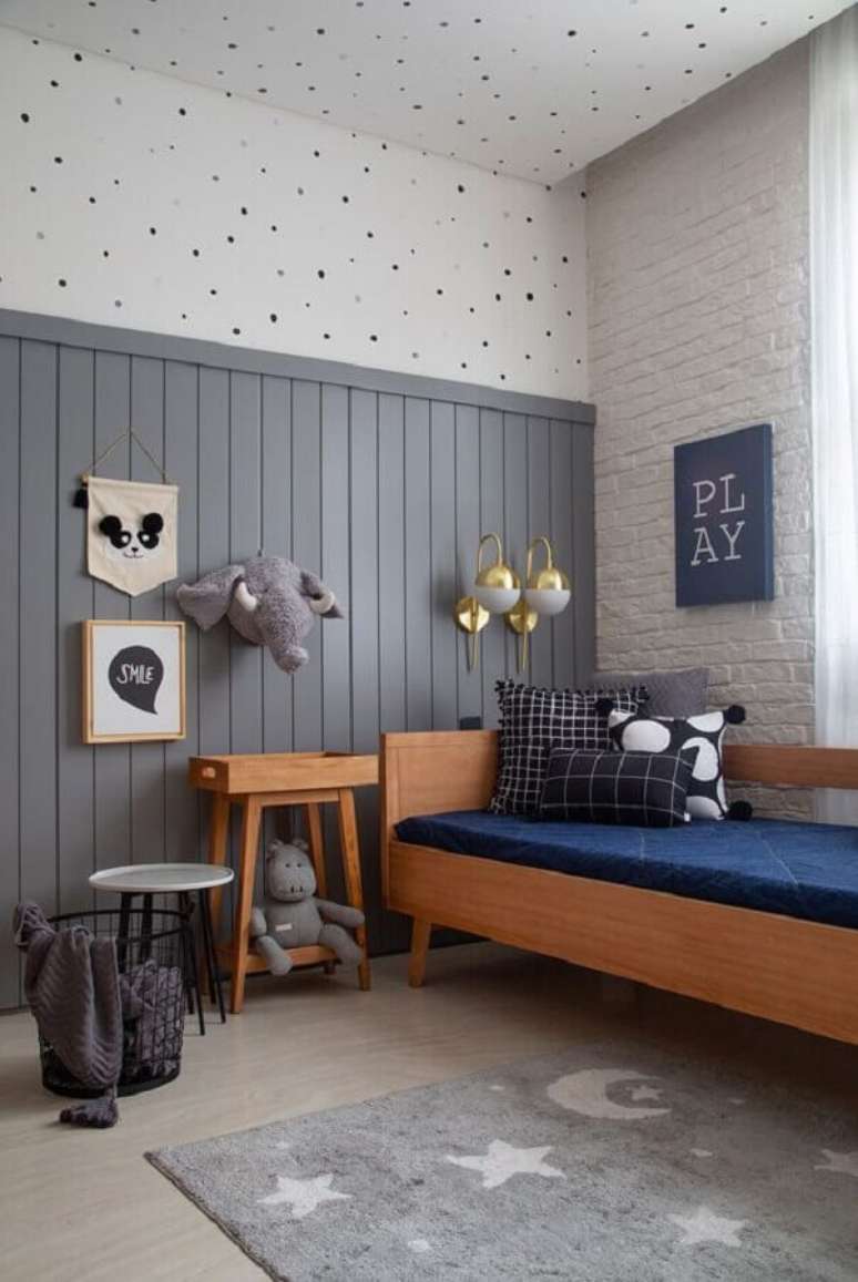 4. Lambri de madeira meia parede para decoração de quarto infantil – Foto: Studio Ro+Ca