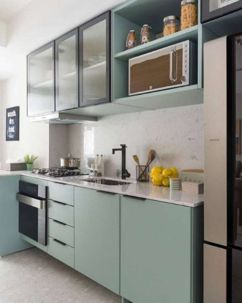 42. Pia com cuba de cozinha inox e torneira preta moderna – Foto Triplex Arquitetura