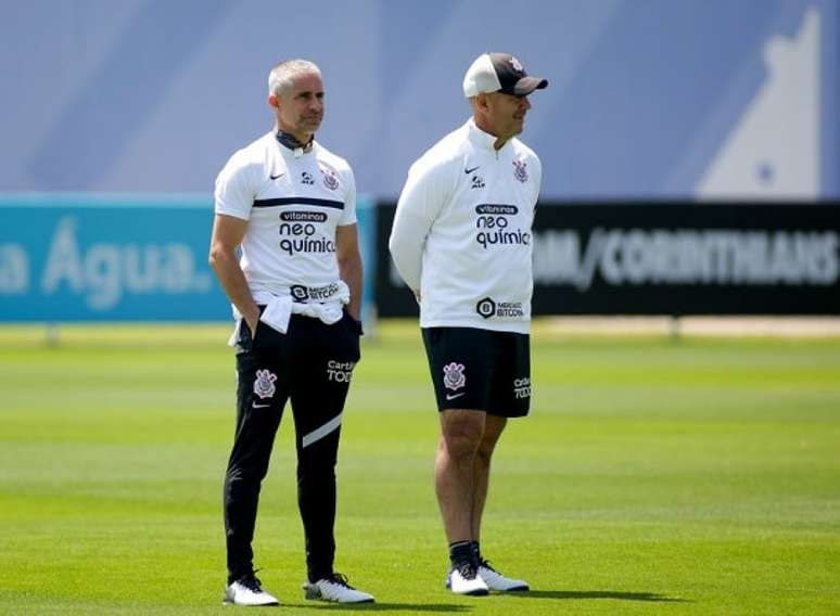 Sylvinho vai dirigir seis treinos no Corinthians para o jogo contra a Chapecoense (Foto: Rodrigo Coca/Ag. Corinthians)