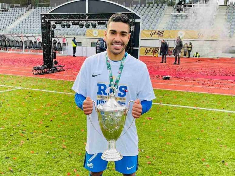 Lucas Villela foi campeão da Copa da Letônia (Foto: Arquivo Pessoal)