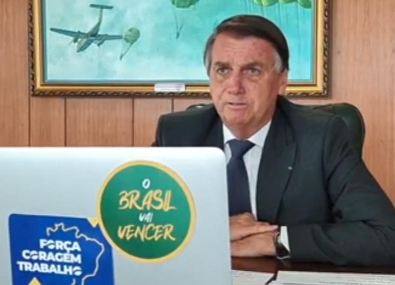 Bolsonaro culpou a mídia por falsa relação entre vacina contra a covid e AIDS.