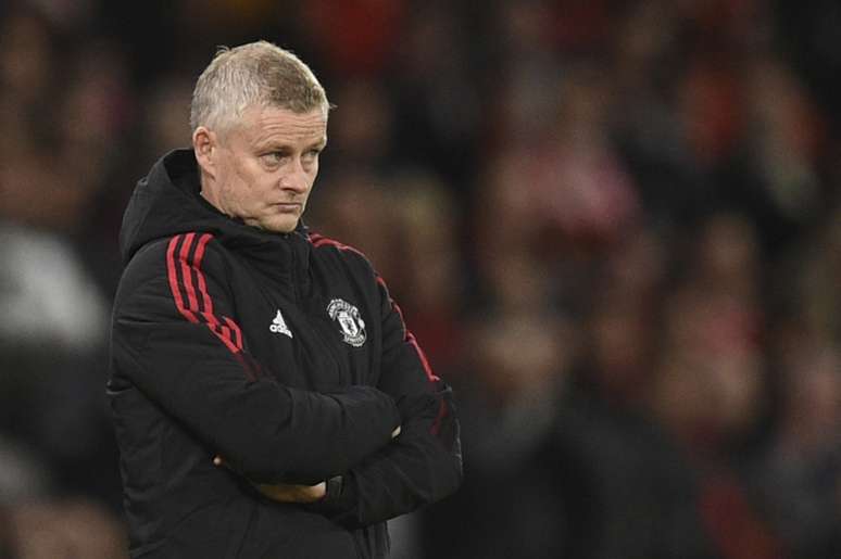 Ole Gunnar Solskjaer está na corda bomba no comando do Manchester United (Foto: OLI SCARFF / AFP)