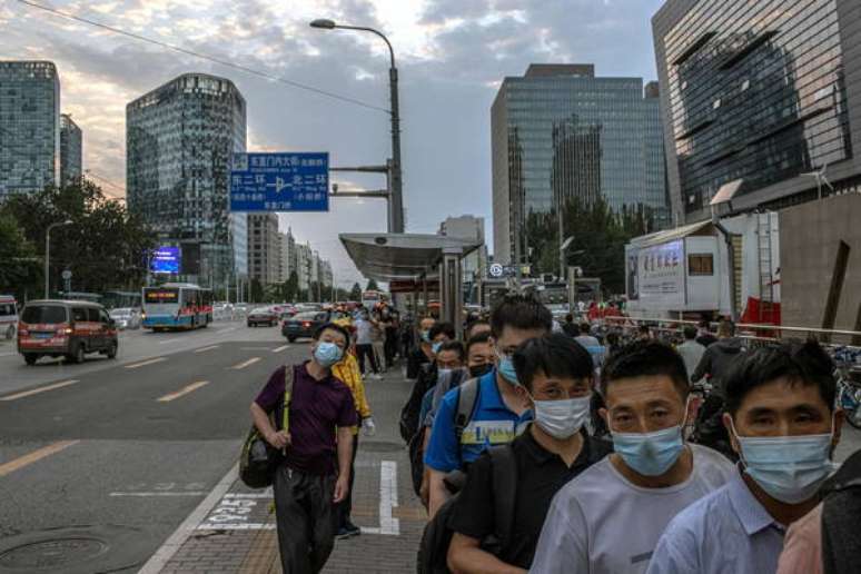 China tenta conter o avanço de um surto de Covid-19