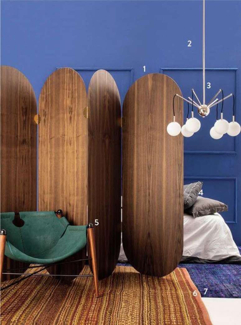 4. Biombo de madeira oval para quarto moderno – Foto Revista CAsa e Jardim