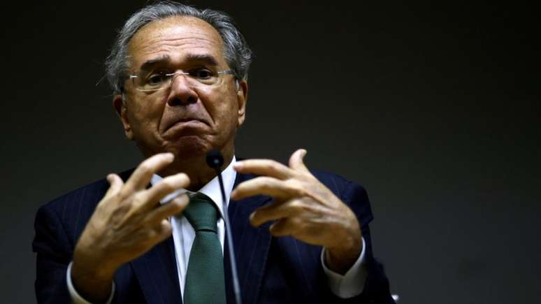 Chamado de 'Posto Ipiranga' por responder sobre o projeto econômico de Bolsonaro, ministro Paulo Guedes se mostrou alinhado com as perspectivas eleitorais do presidente ao apoiar aumento do valor do Auxílio Brasil