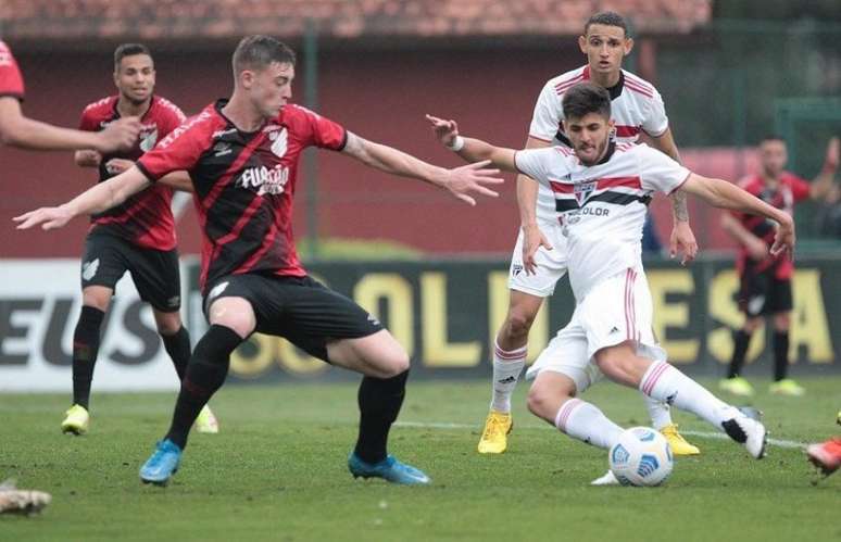 Beraldo foi o herói da classificação do São Paulo às semifinais do Brasileiro sub-20 (Foto: Rubens Chiri/saopaulofc.net)