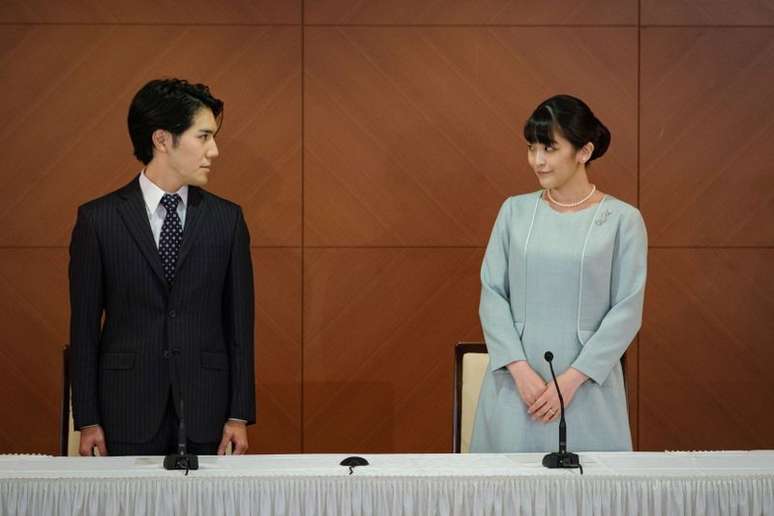 Princesa japonesa Mako e Kei Komuro durante entrevista coletiva em Tóquio
26/10/2021 Nicolas Datiche/Pool via REUTERS