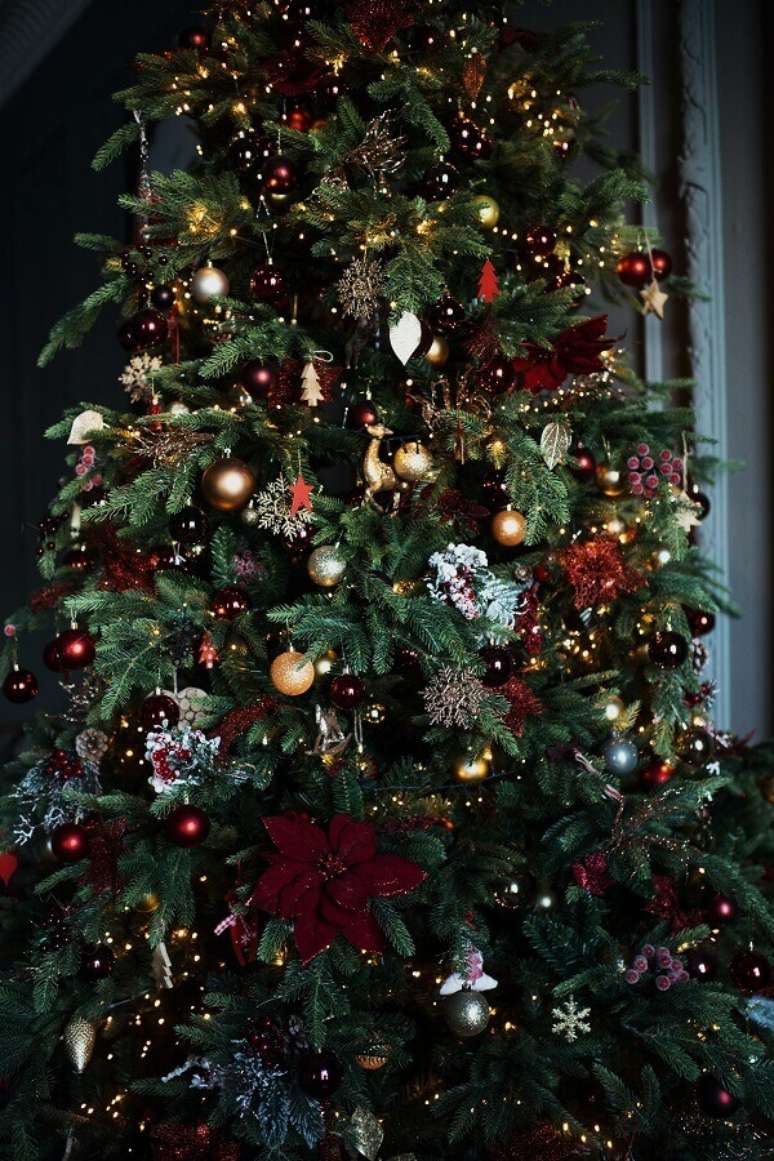 19. Como montar &aacute;rvore de Natal cl&aacute;ssica para decora&ccedil;&atilde;o de luxo &ndash; Foto: Pexels
