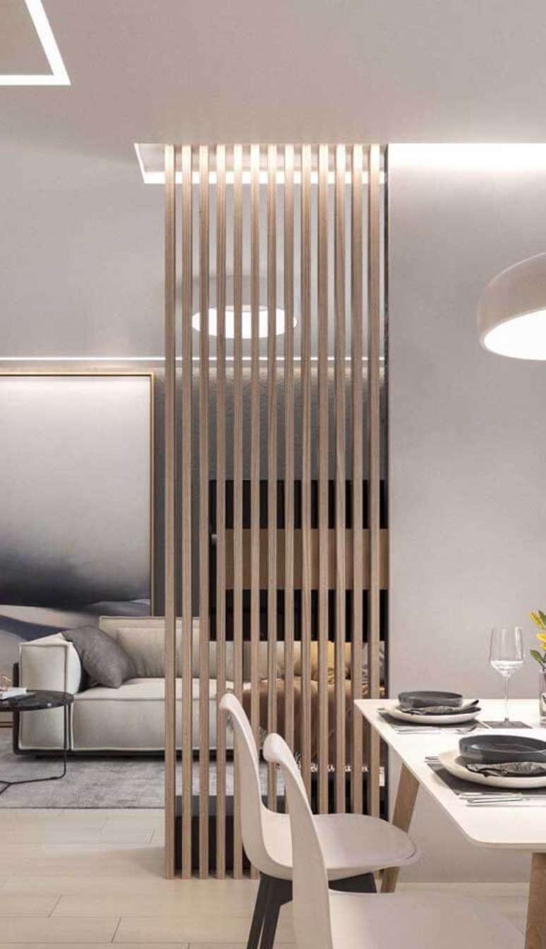 13. Decora&ccedil;&atilde;o com divis&oacute;ria de madeira para sala de estar e jantar &ndash; Foto Decor Facil
