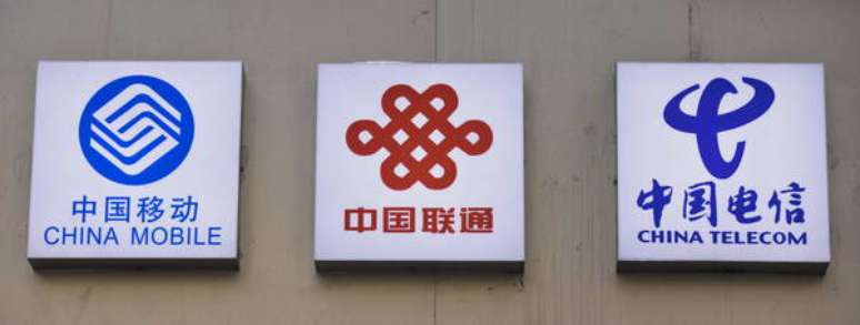 À direita, o logotipo da China Telecom, maior empresa do setor no país asiático