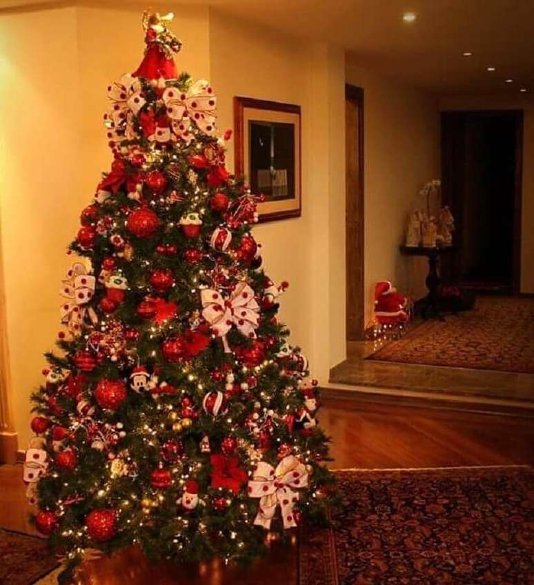 55. Como montar uma &aacute;rvore de Natal perfeita para decora&ccedil;&atilde;o natalina cl&aacute;ssica &ndash; Foto: Francisco Viana Photo Art
