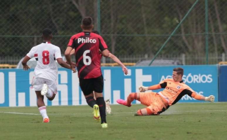 Felipe vibrou com a classificação do São Paulo à semifinal do Brasileiro sub-20 (Foto: Rubens Chiri/saopaulofc.net)