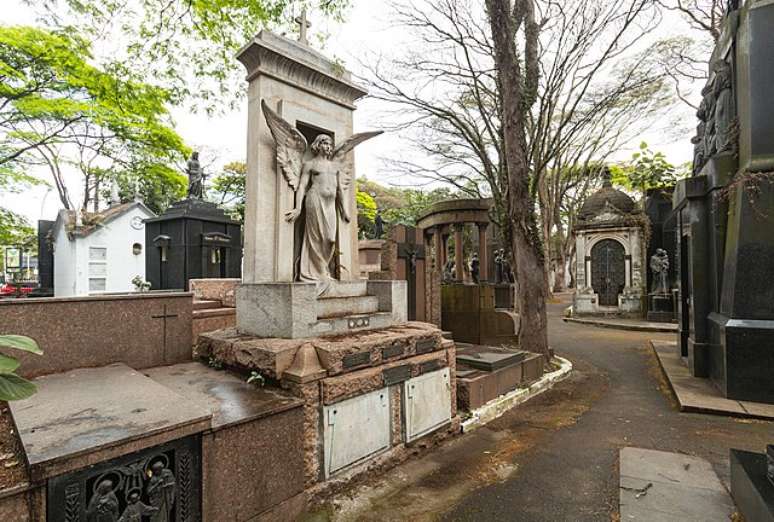 O Cemitério do Araçá, em Cerqueira César