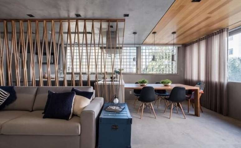 2. Divisória de madeira para sala de estar e jantar – Foto Mariana Vaccari Gomes