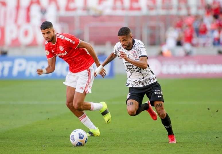 Vitinho em ação contra o Inter: nova aposta de Sylvinho para substituir Willian (Foto: Rodrigo Coca/Ag. Corinthians)