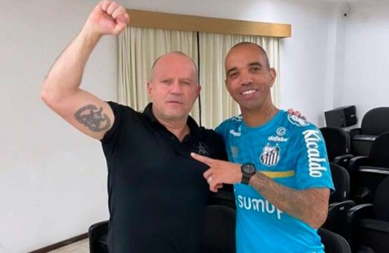 Diego Tardelli publicou foto ao lado do ex-capitão do Bope, Paulo Storani (Foto: Reprodução/Instagram)