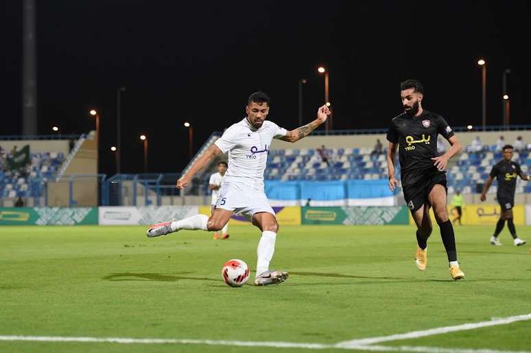 Maicon Douglas em ação pelo Al Akhdoud (Foto: Divulgação/Al Akhdoud)