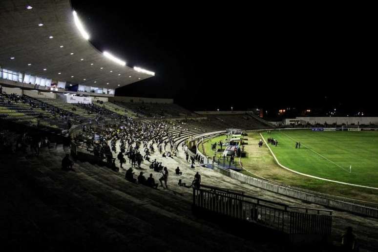 Partida de ida foi disputada no estádio Almeidão, em João Pessoa (Foto: Divulgação/Botafogo-PB)