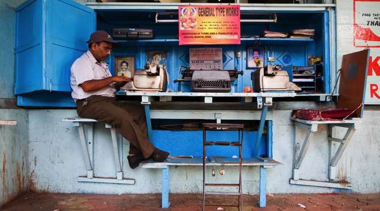 Para entusiastas indianos, antigas máquinas de escrever não são ferramentas antiquadas de trabalho, mas sim bens práticos e adorados