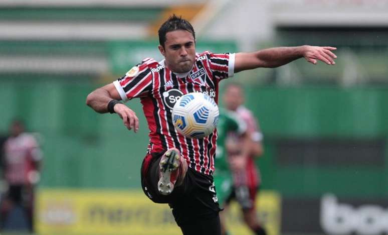 Eder busca recuperar espaço com Rogério Ceni (Foto: Rubens Chiri/saopaulofc.net)