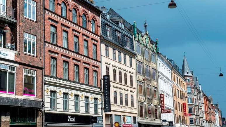 A rua principal do bairro de Vesterbro é a Istedgade