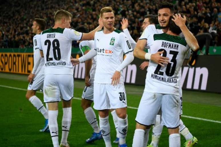 Gladbach venceu o Bayern por 5 a 0 (Foto: INA FASSBENDER / AFP)