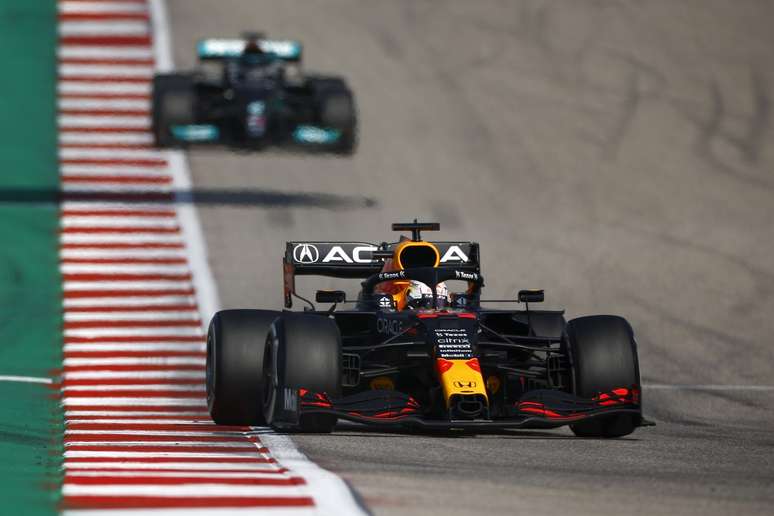 Max Verstappen seguido por Lewis Hamilton em Austin 