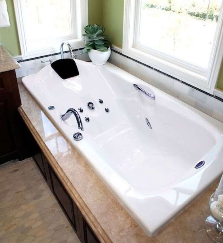 25. Modelo de banheira simples de embutir. Fonte: Casa e Festa