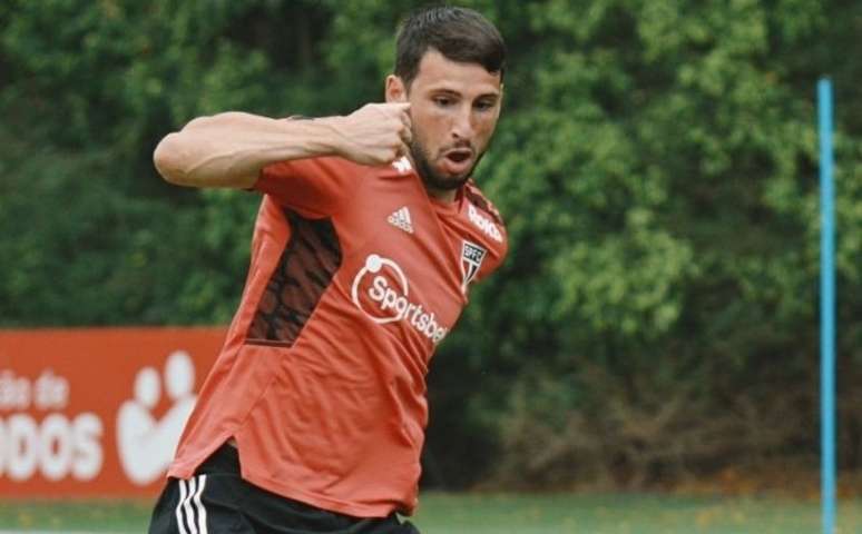 Calleri treinou separado do elenco do São Paulo nesta quarta-feira (Reprodução/ Twitter @SaoPaulo)