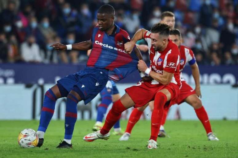 Levante eAtlético de Madrid empataram em 2 a 2(Foto: JOSE JORDAN / AFP)