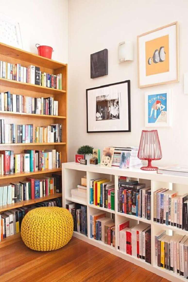30. Decora&ccedil;&atilde;o com modelos diferentes de arm&aacute;rio de livros para quarto &ndash; Foto: Apartment Therapy