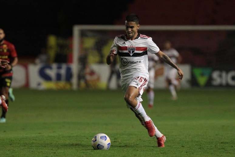 Nestor pode ser desfalque do São Paulo contra o Internacional (Foto: Rubens Chiri/saopaulofc.net)