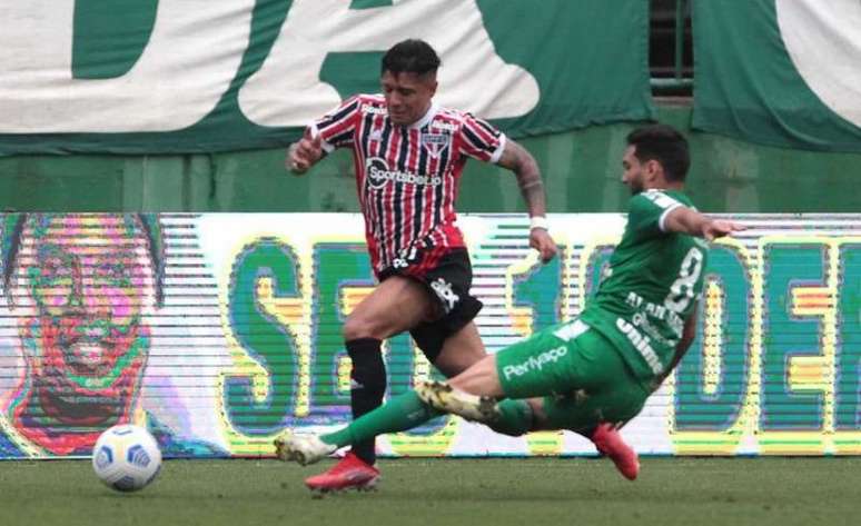 Galeano tem permanência incerta no São Paulo após lesão (Foto: Rubens Chiri/saopaulofc.net)