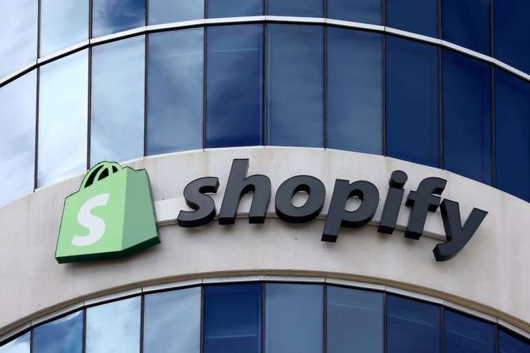Logotipo do Shopify é visto fora de sua sede em Ottawa, Ontário, Canadá
28/09/2018
REUTERS/Chris Wattie/