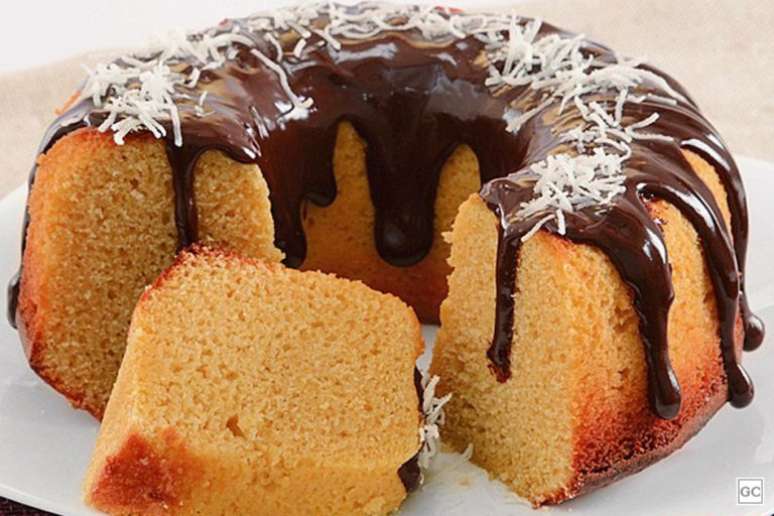 Guia da Cozinha - Bolo de fubá com chocolate e coco