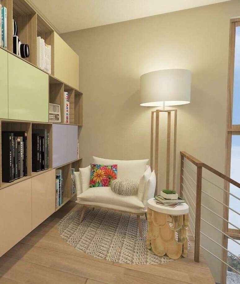 23. Cores claras para decora&ccedil;&atilde;o de cantinho de leitura com arm&aacute;rio para colocar livros &ndash; Foto: Home Fashion Trend