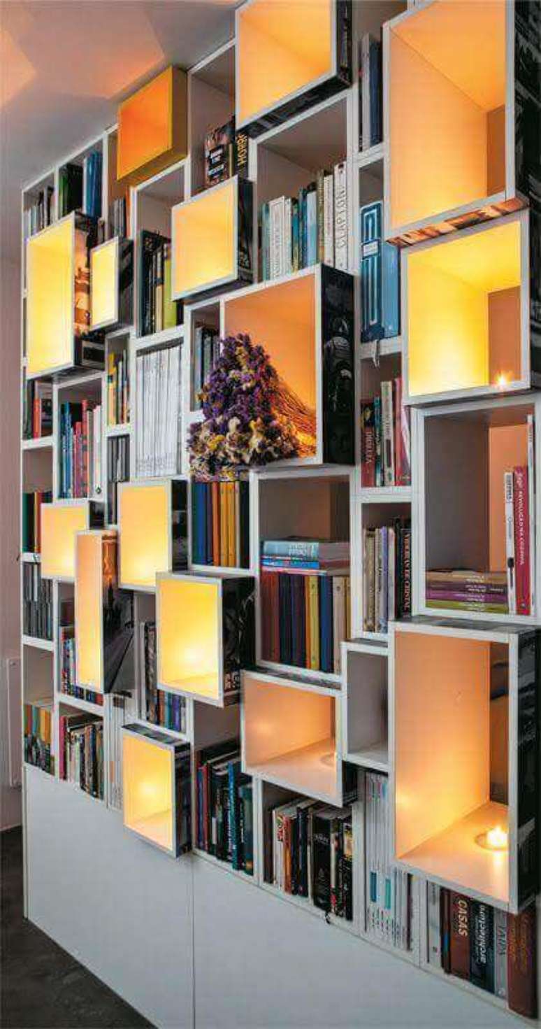 40. Decoração moderna com armário para colocar livros de nichos – Foto: Home Fashion Trend