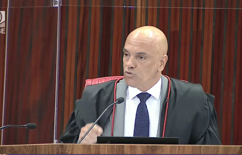 Moraes: "Quem disparar fake news será cassado e preso"